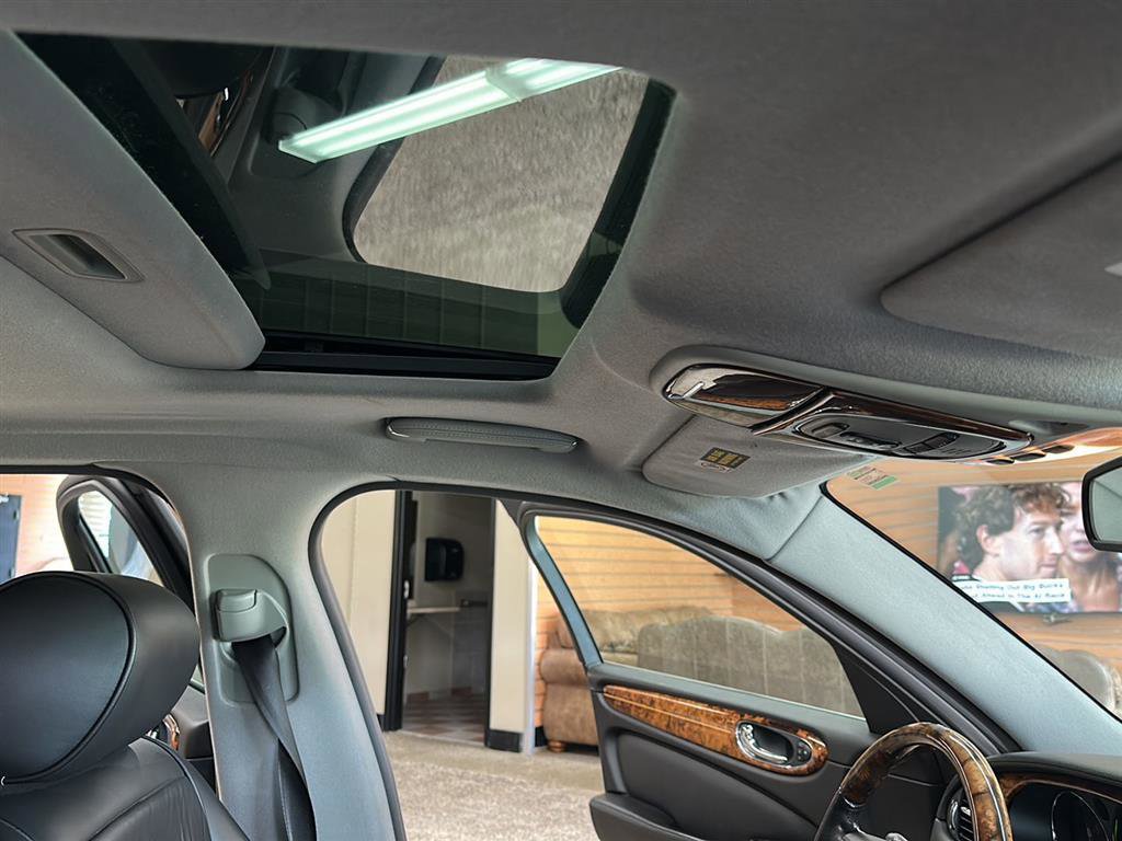 Used 2004 Jaguar XJ8 image 13