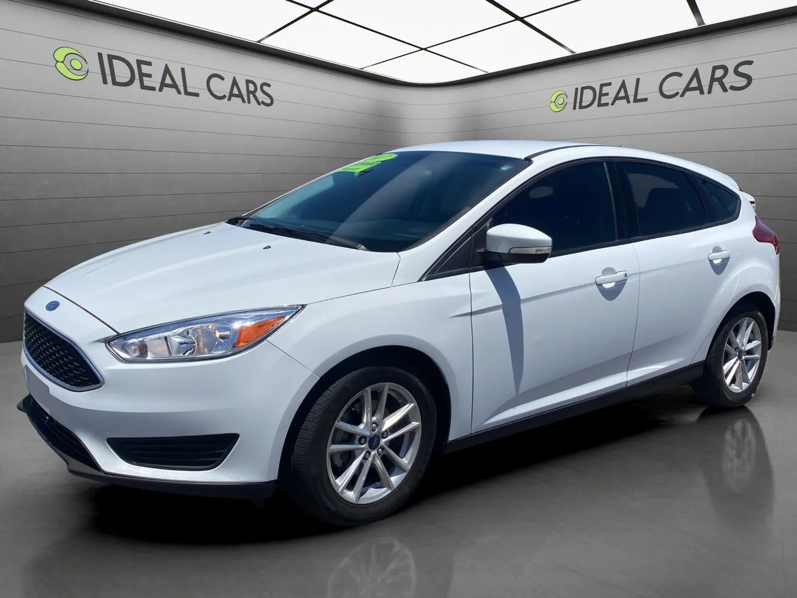 Used 2017 Ford Focus SE FWD image 1