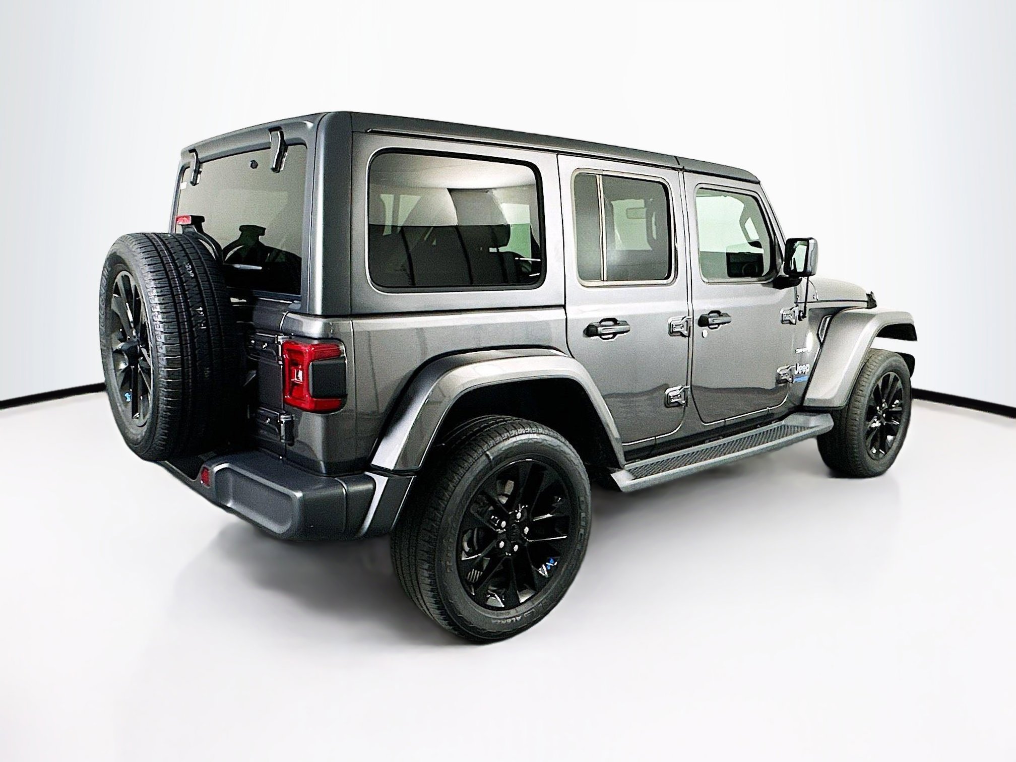 Used 2022 Jeep Wrangler Sahara image 9