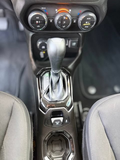 Used 2017 Jeep Renegade Altitude AWD/4WD image 14