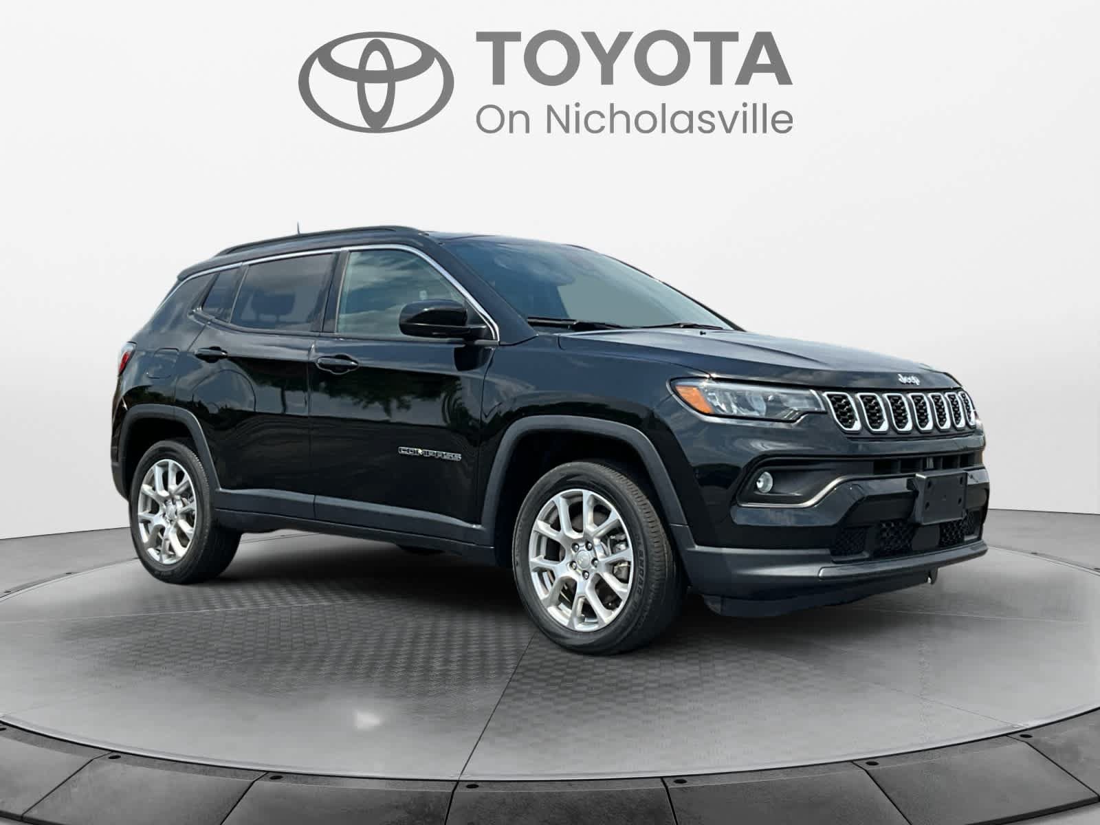 Used 2024 Jeep Compass Latitude AWD/4WD image 7