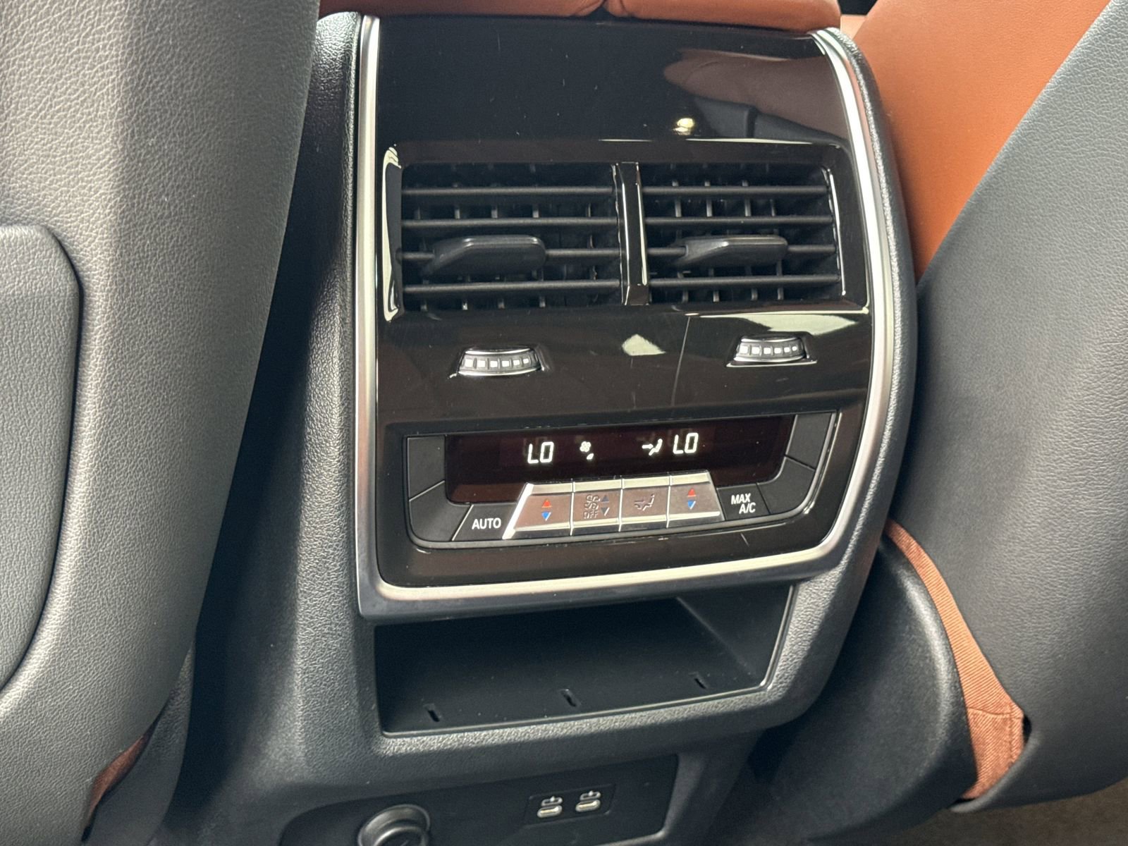 Used 2022 BMW X7 xDrive40i w/ M Sport Package image 17