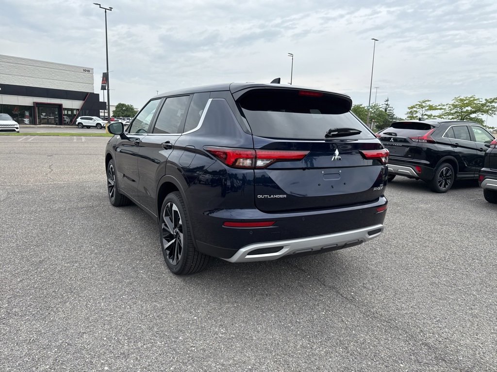 New 2025 Mitsubishi Outlander SE image 9