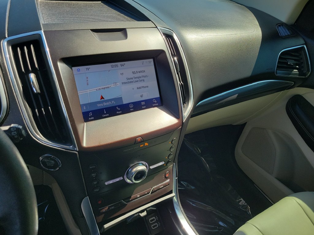 Used 2020 Ford Edge Titanium FWD image 14