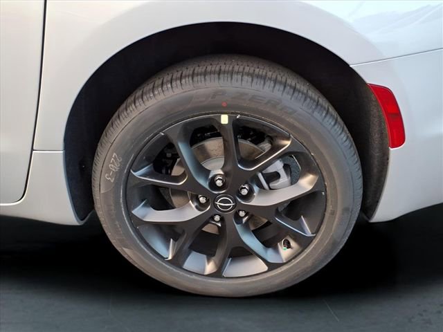 New 2026 Chrysler Pacifica Select image 9