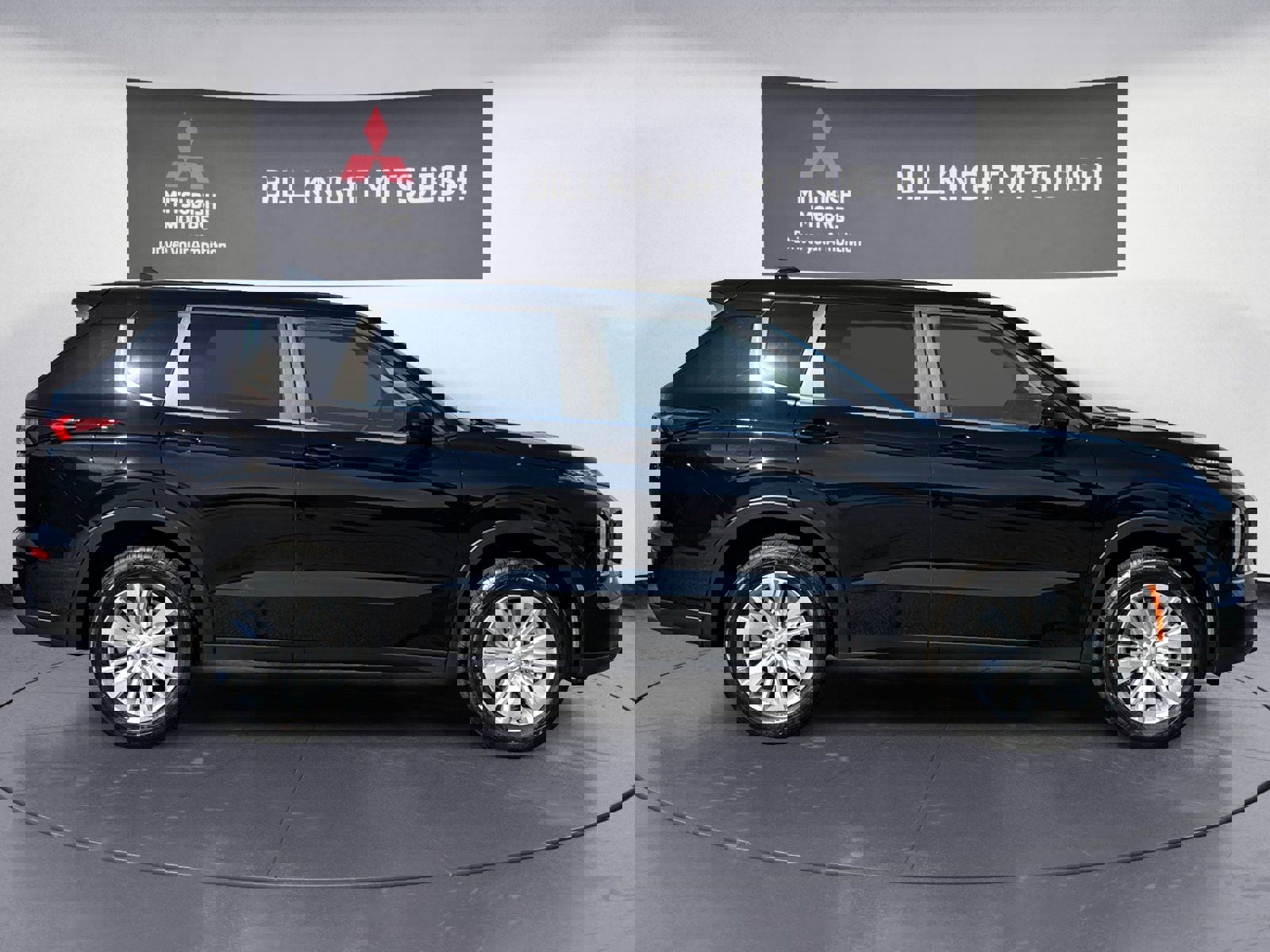 New 2025 Mitsubishi Outlander ES image 6