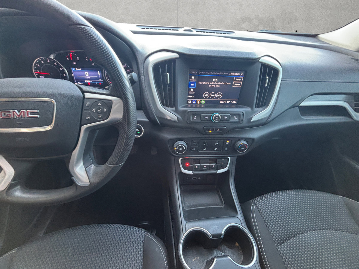 Used 2022 GMC Terrain SLE image 3