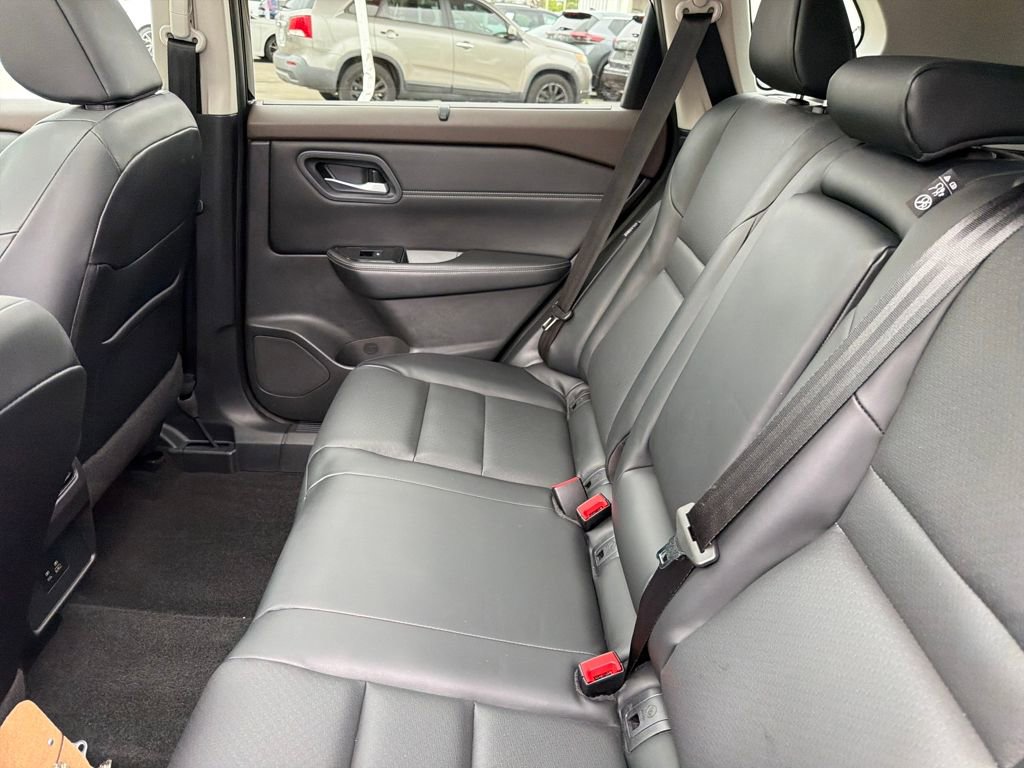 Used 2023 Nissan Rogue SV w/ SV Premium B Package FWD image 32