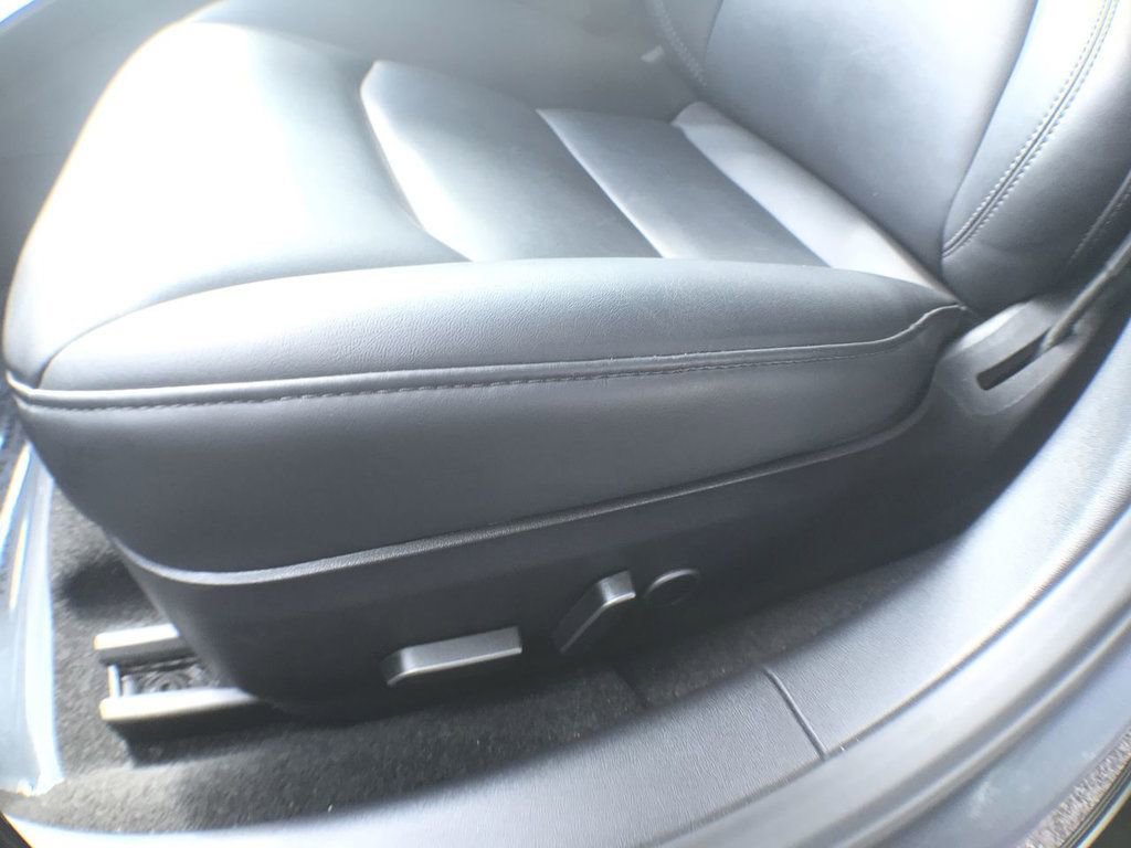 Used 2023 Tesla Model 3 Standard Range image 13
