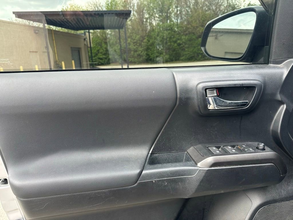 Used 2021 Toyota Tacoma TRD Sport AWD/4WD image 8