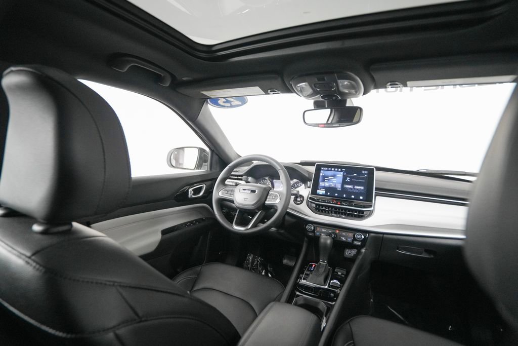 Used 2025 Jeep Compass Limited w/ Sun & Sound Group image 16