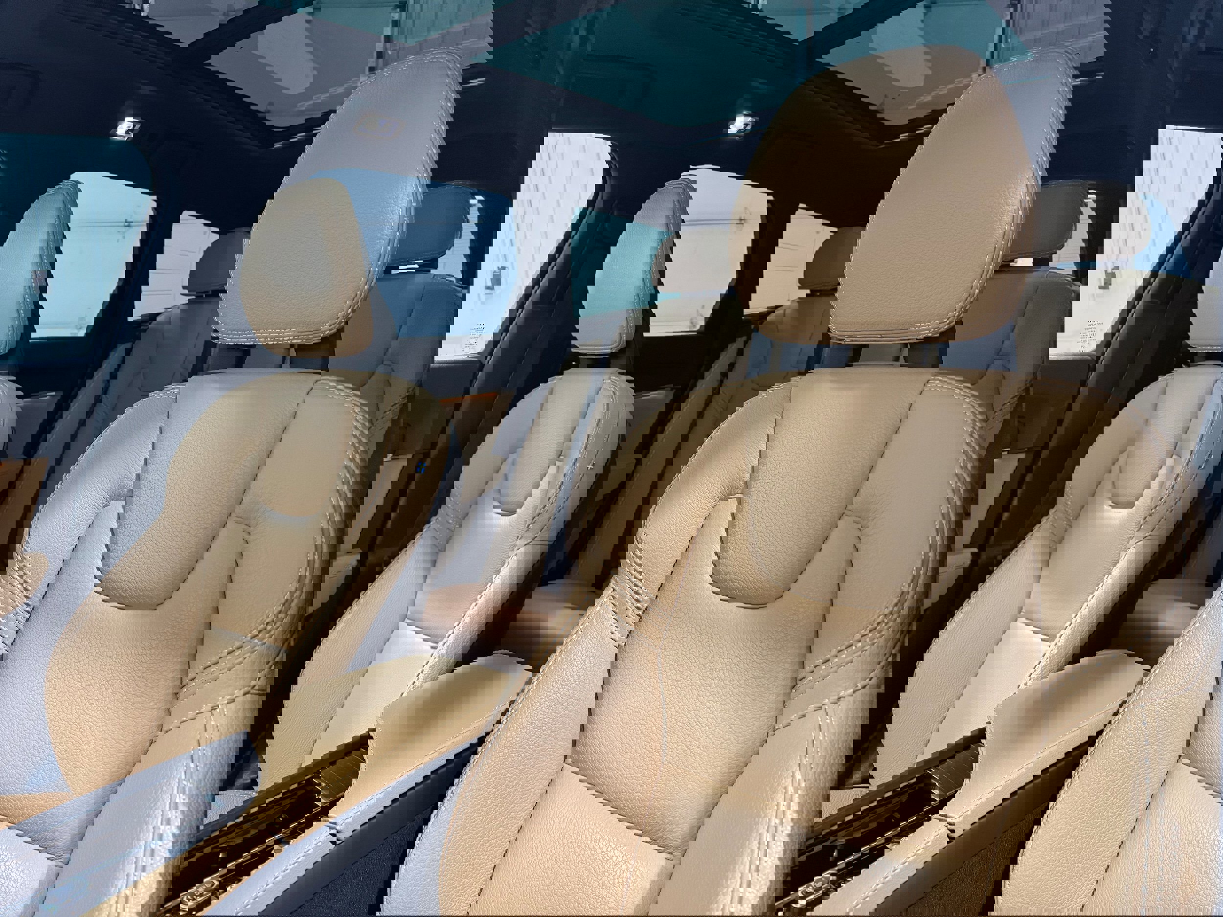 Used 2018 Volvo V90 T6 Cross Country w/ Convenience Package image 5