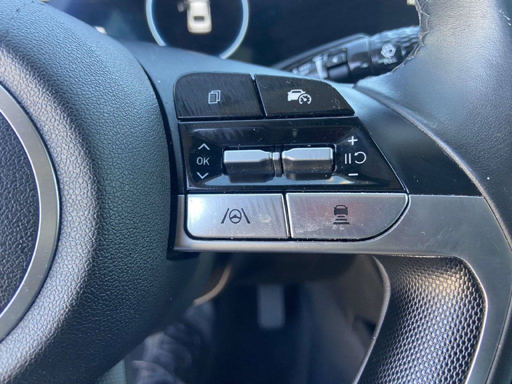 Used 2025 Hyundai Elantra Limited FWD image 28
