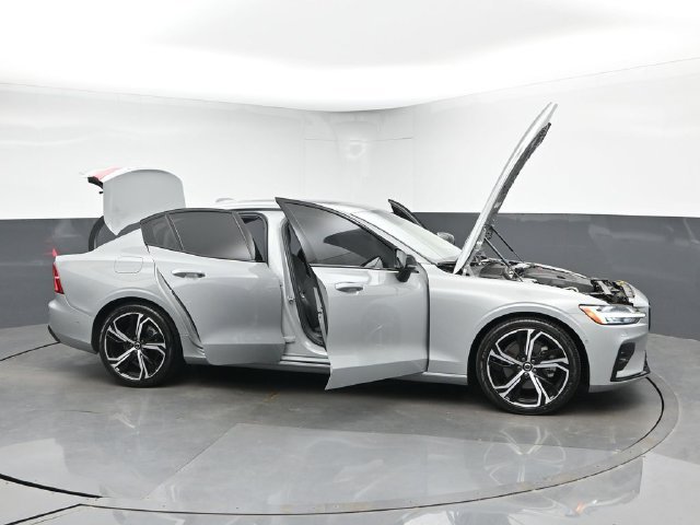 Used 2025 Volvo S60 B5 Plus FWD image 47