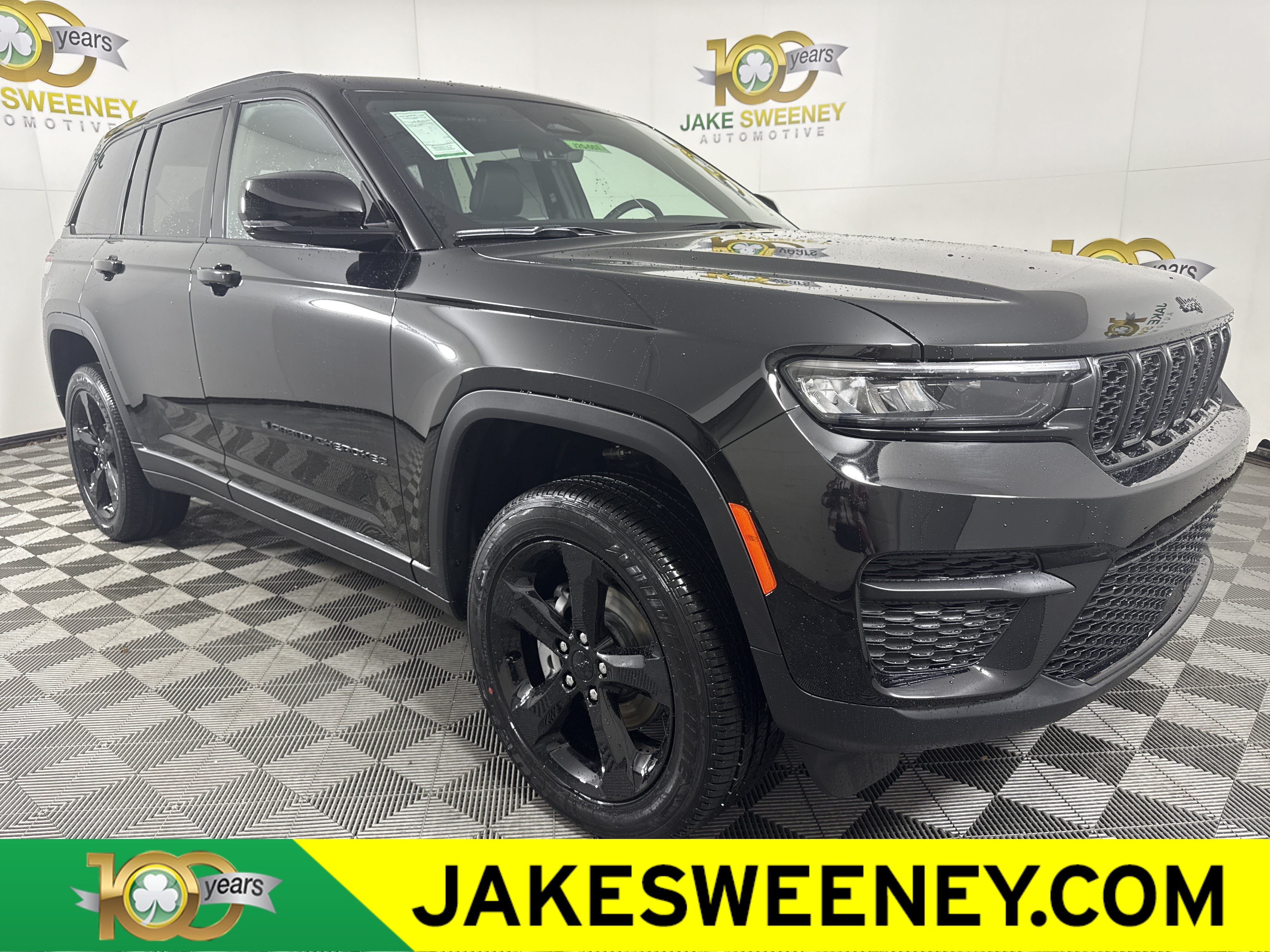 New 2025 Jeep Grand Cherokee Altitude w/ Trailer Tow Package AWD/4WD image 1