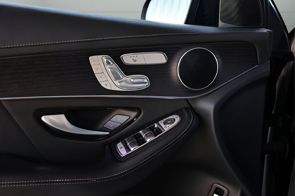 Used 2022 Mercedes-Benz GLC 300 4MATIC Coupe image 35