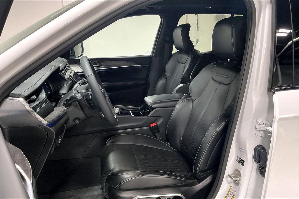 Used 2024 Jeep Grand Cherokee Overland w/ Luxury Tech Group IV image 34