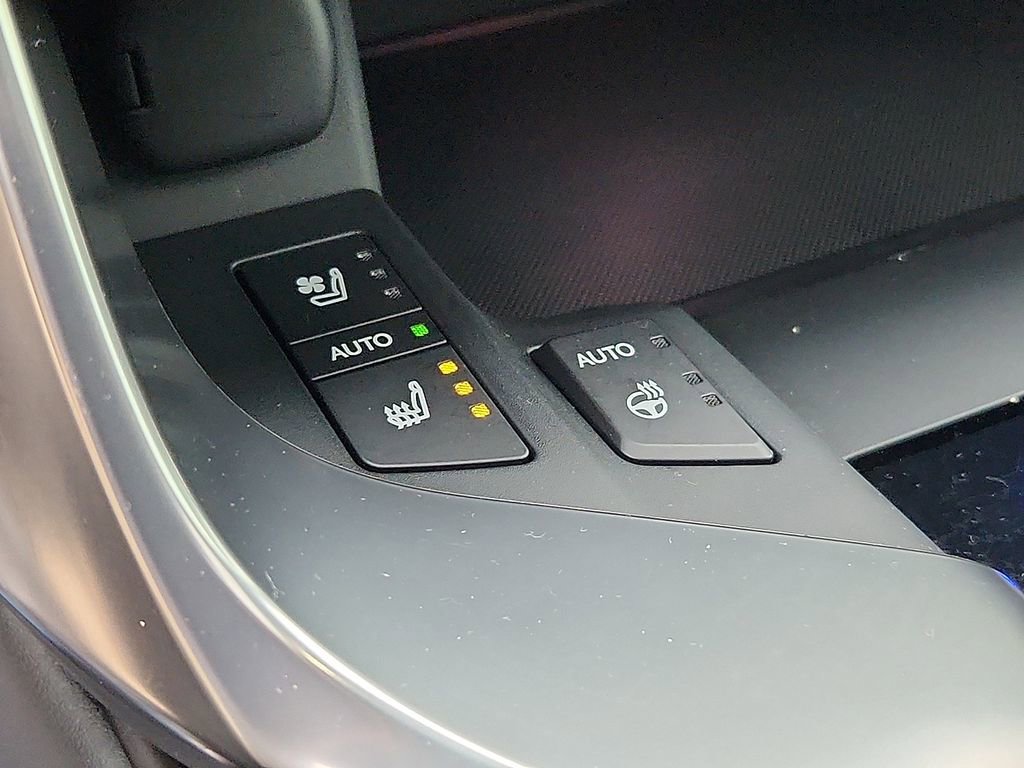 Used 2025 Lexus LX 600 4WD w/ Luxury Package image 26