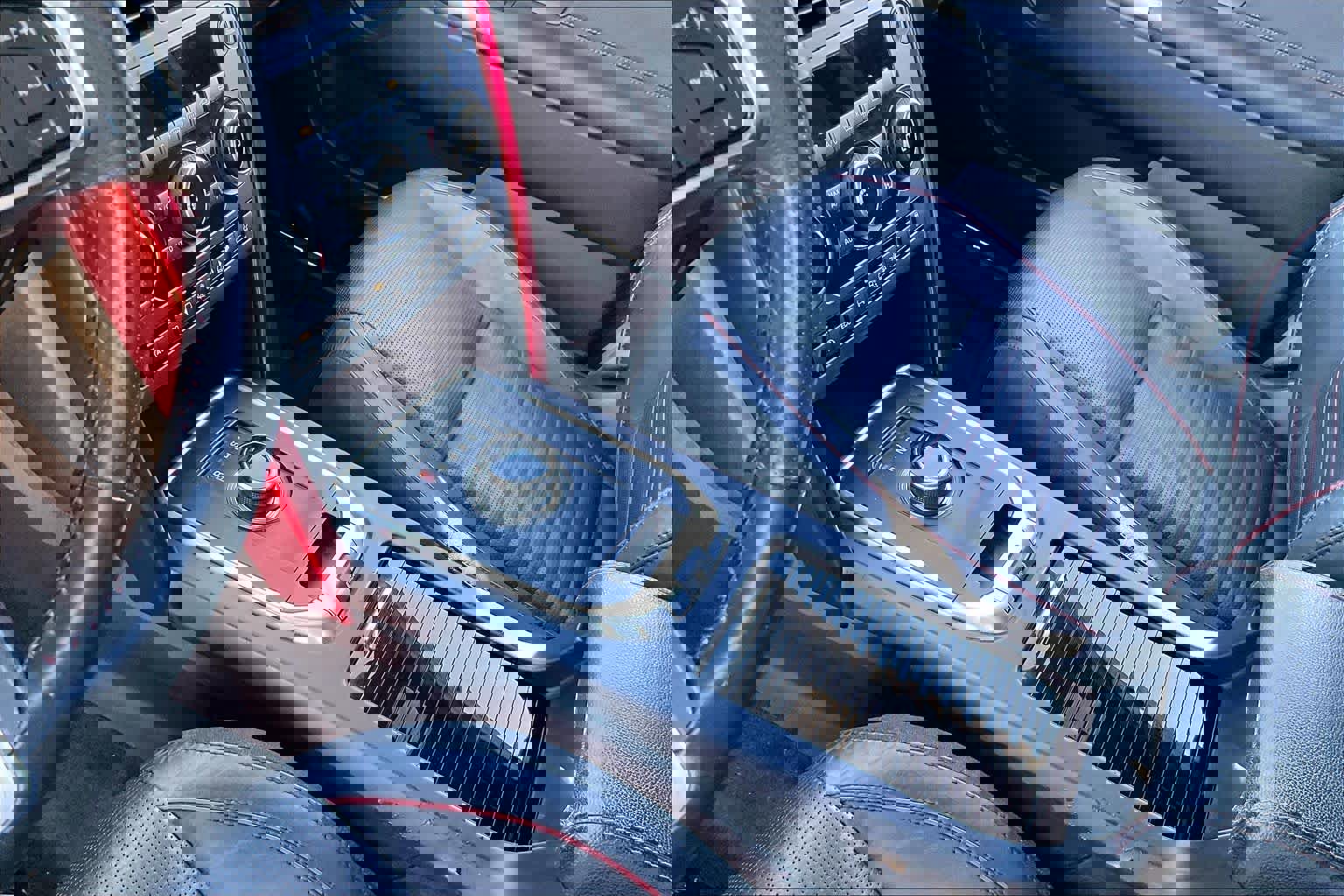 Used 2017 Land Rover Discovery Sport HSE image 14