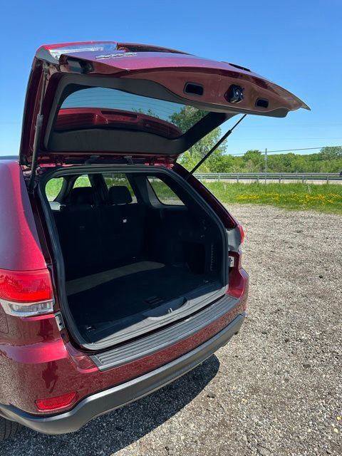 Used 2016 Jeep Grand Cherokee Laredo AWD/4WD image 12