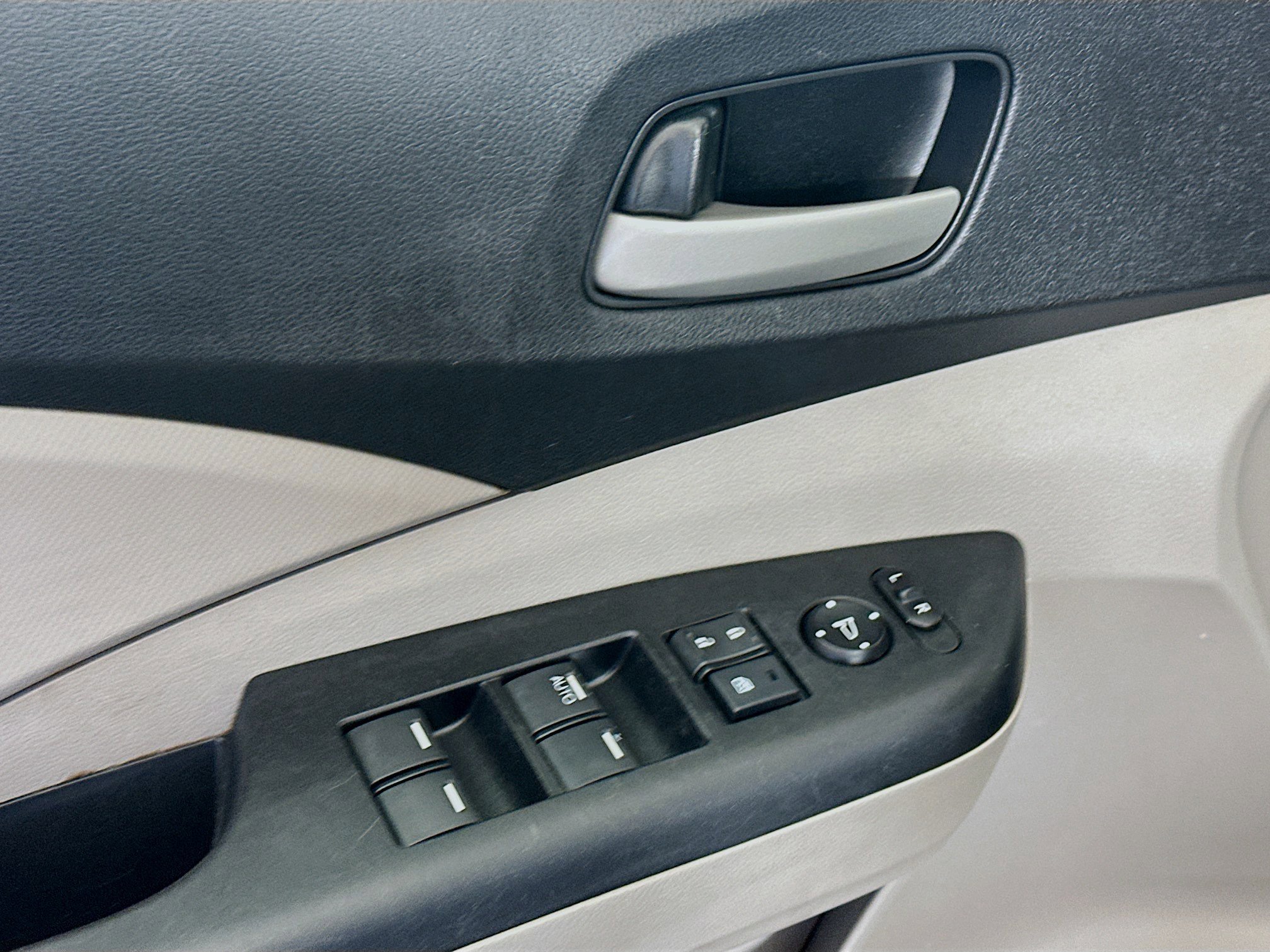 Used 2013 Honda CR-V LX image 15