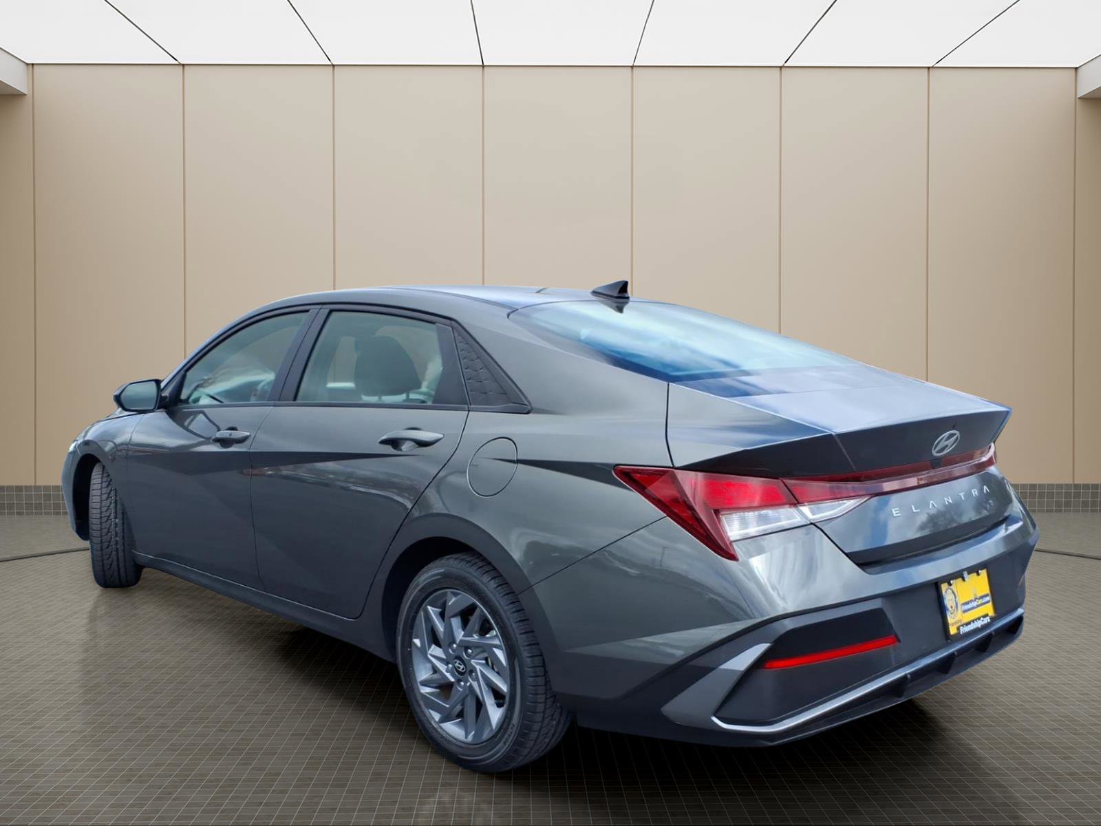 Used 2024 Hyundai Elantra SEL FWD image 13