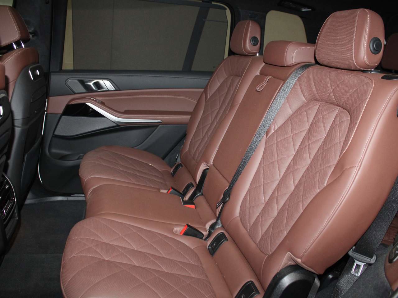 Certified 2023 BMW X7 xDrive40i w/ Executive Package image 16