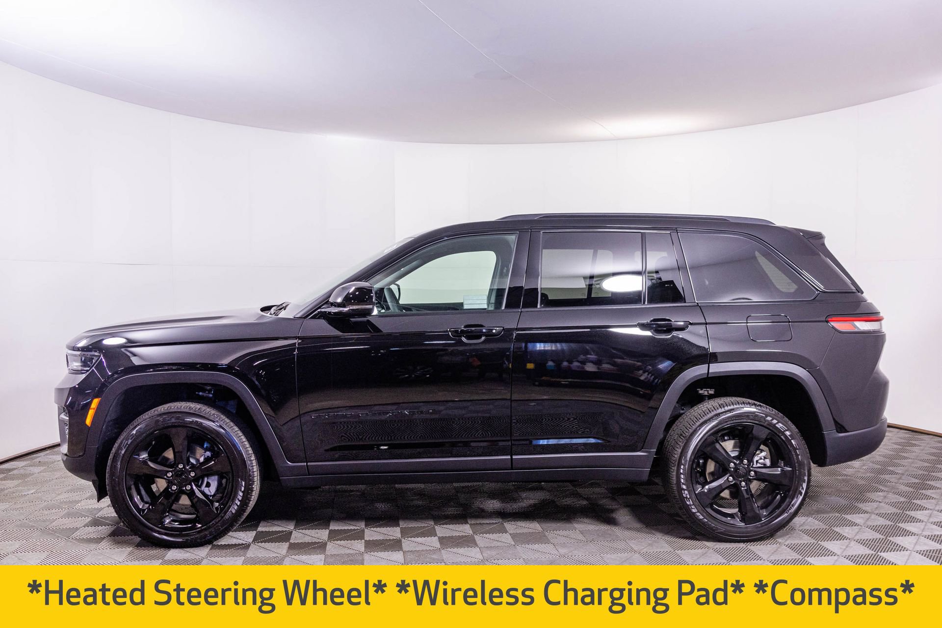 New 2025 Jeep Grand Cherokee Altitude image 14