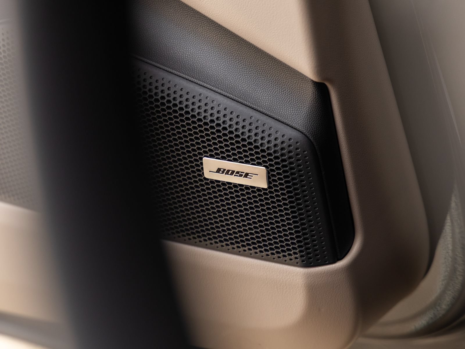 Certified 2025 Porsche Macan Electric RWD image 23