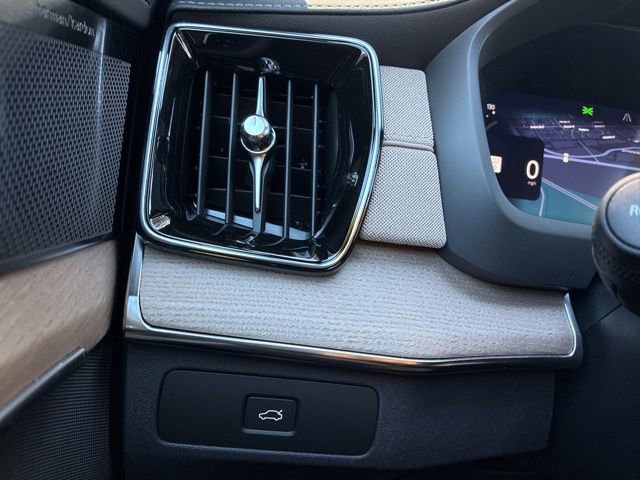New 2026 Volvo XC90 B6 Plus w/ Protection Package Premier AWD/4WD image 29