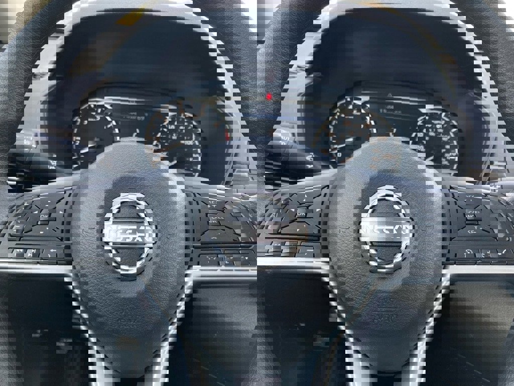 Used 2025 Nissan Altima 2.5 SV image 17