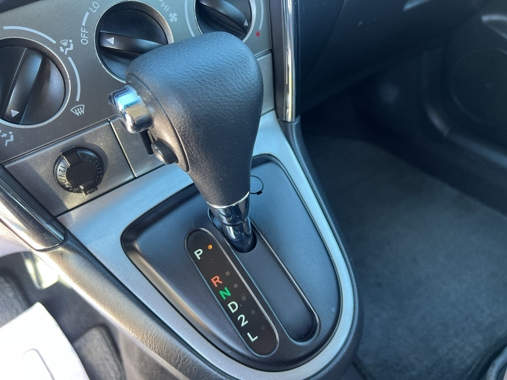 Used 2008 Pontiac Vibe w/ Preferred Package FWD image 11