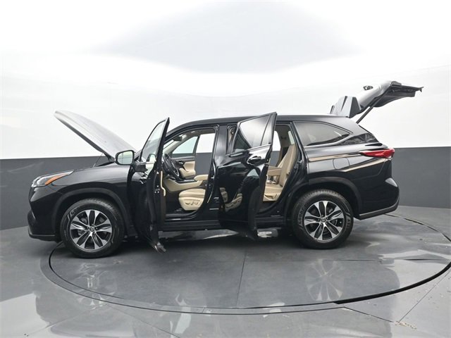 Used 2021 Toyota Highlander XLE image 36