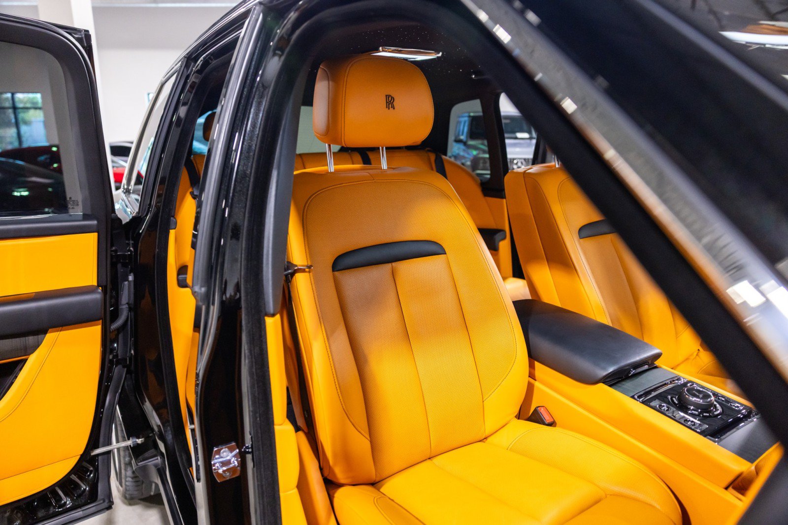 Used 2022 Rolls-Royce Cullinan AWD/4WD image 25