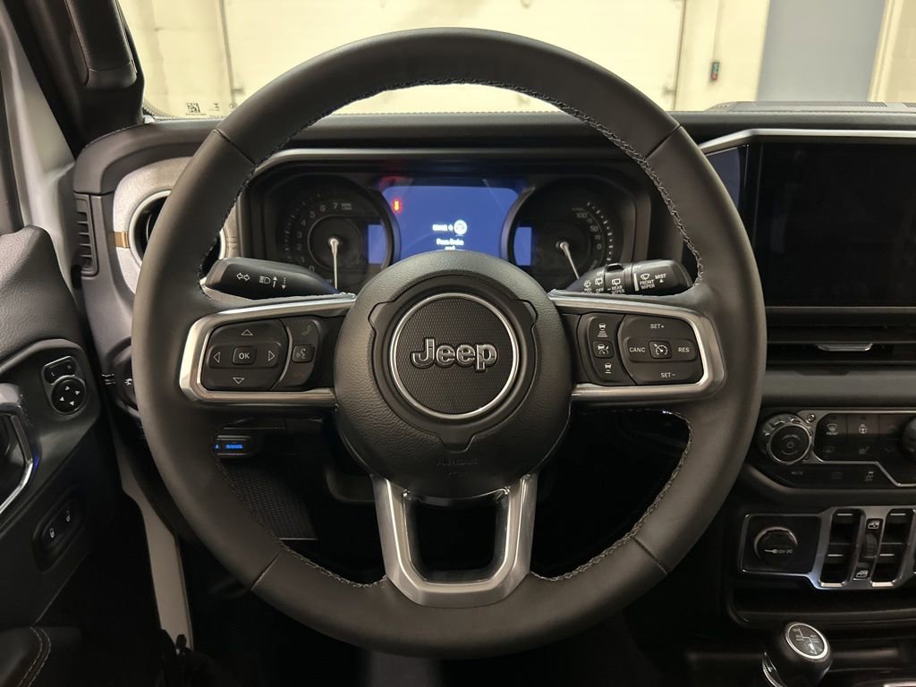 Used 2025 Jeep Wrangler Unlimited Sahara image 17