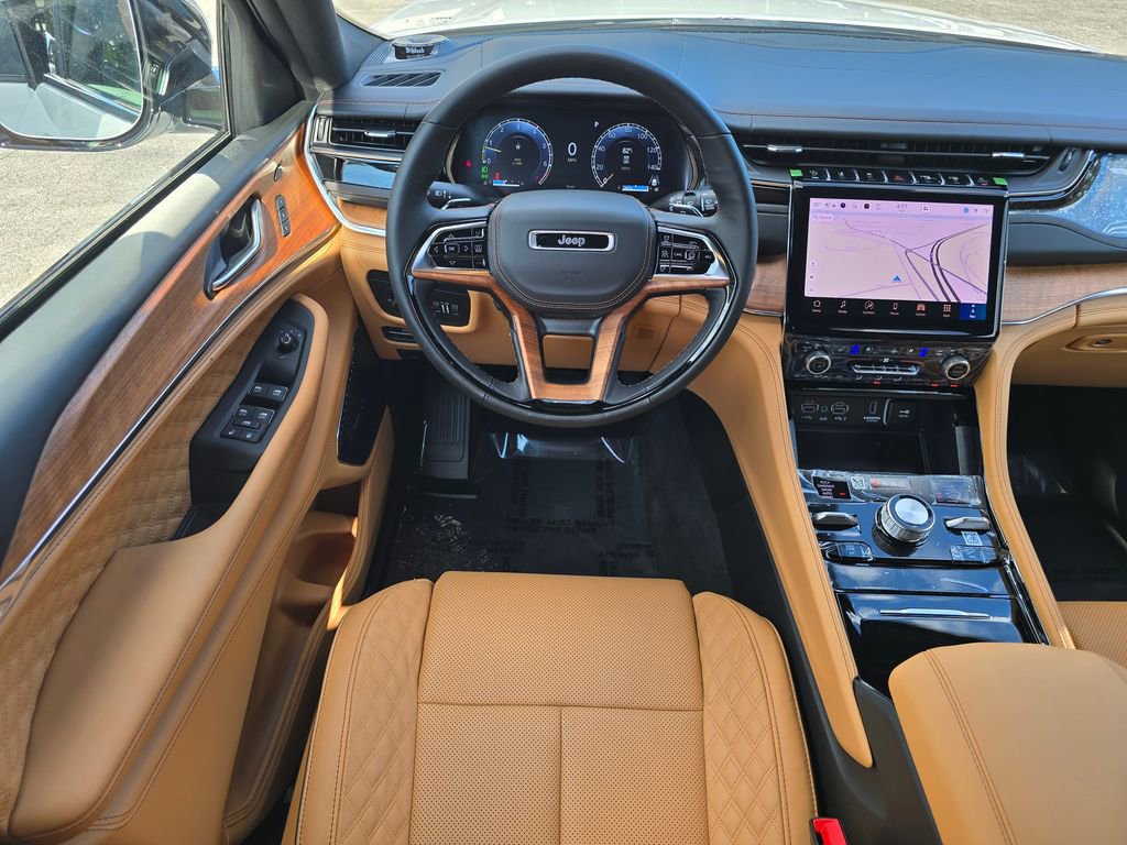 New 2025 Jeep Grand Cherokee Summit image 31