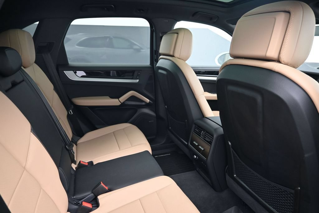 Certified 2026 Porsche Cayenne S AWD/4WD image 7