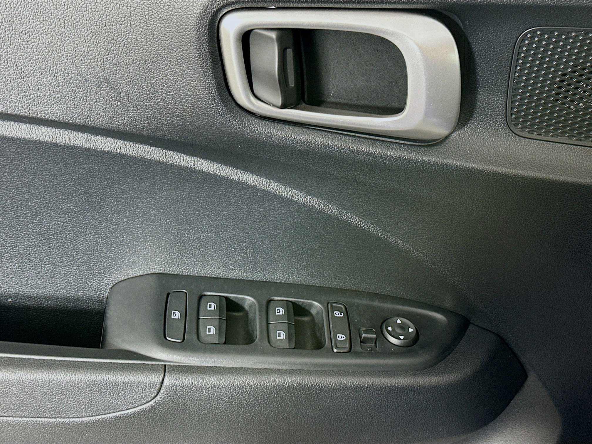 Used 2025 Hyundai Venue SEL image 15