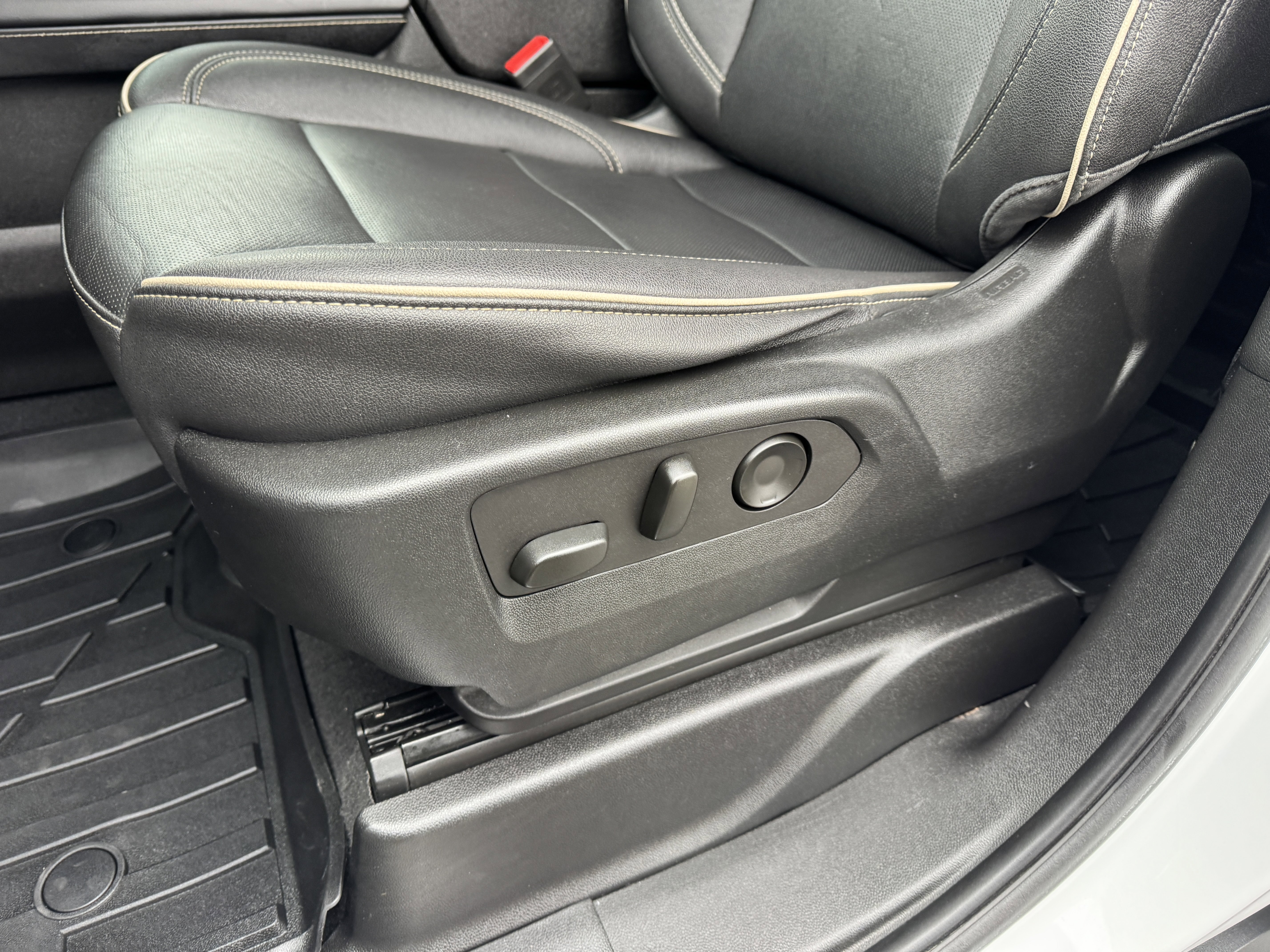 Certified 2023 Chevrolet Suburban Premier image 10