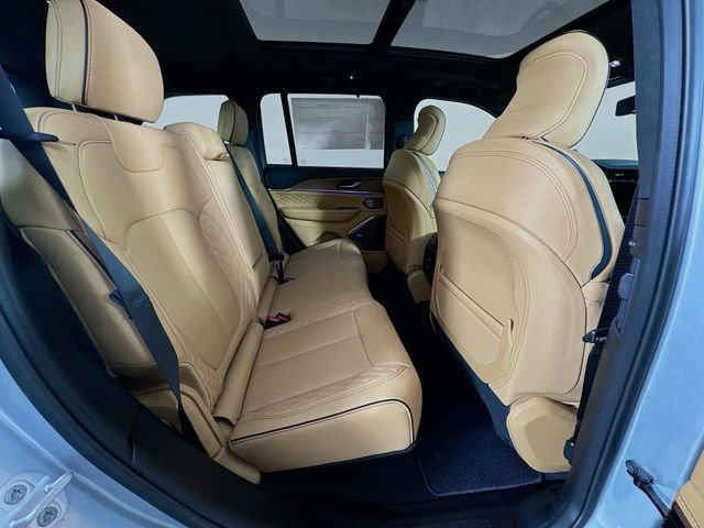 New 2025 Jeep Grand Cherokee Summit image 32
