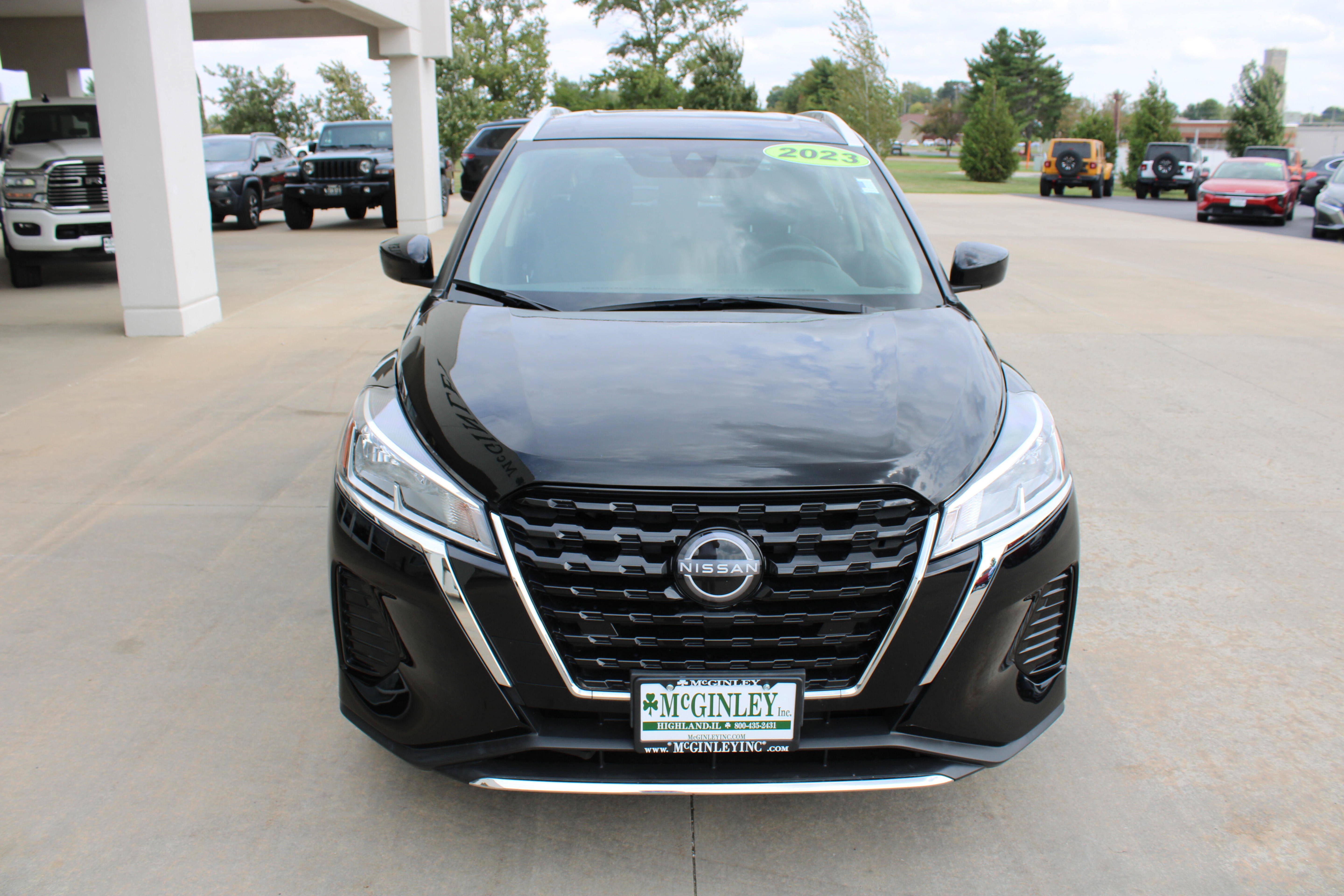 Used 2023 Nissan Kicks SV FWD image 3