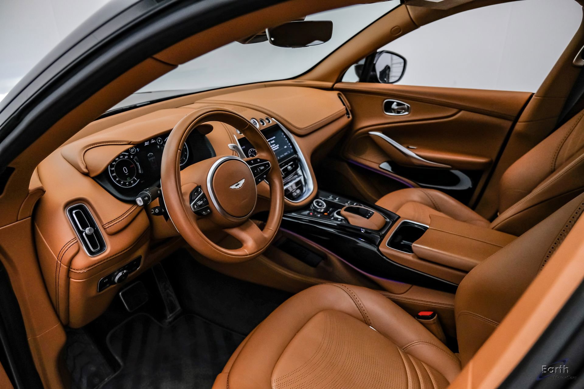 Used 2023 Aston Martin DBX 707 image 2