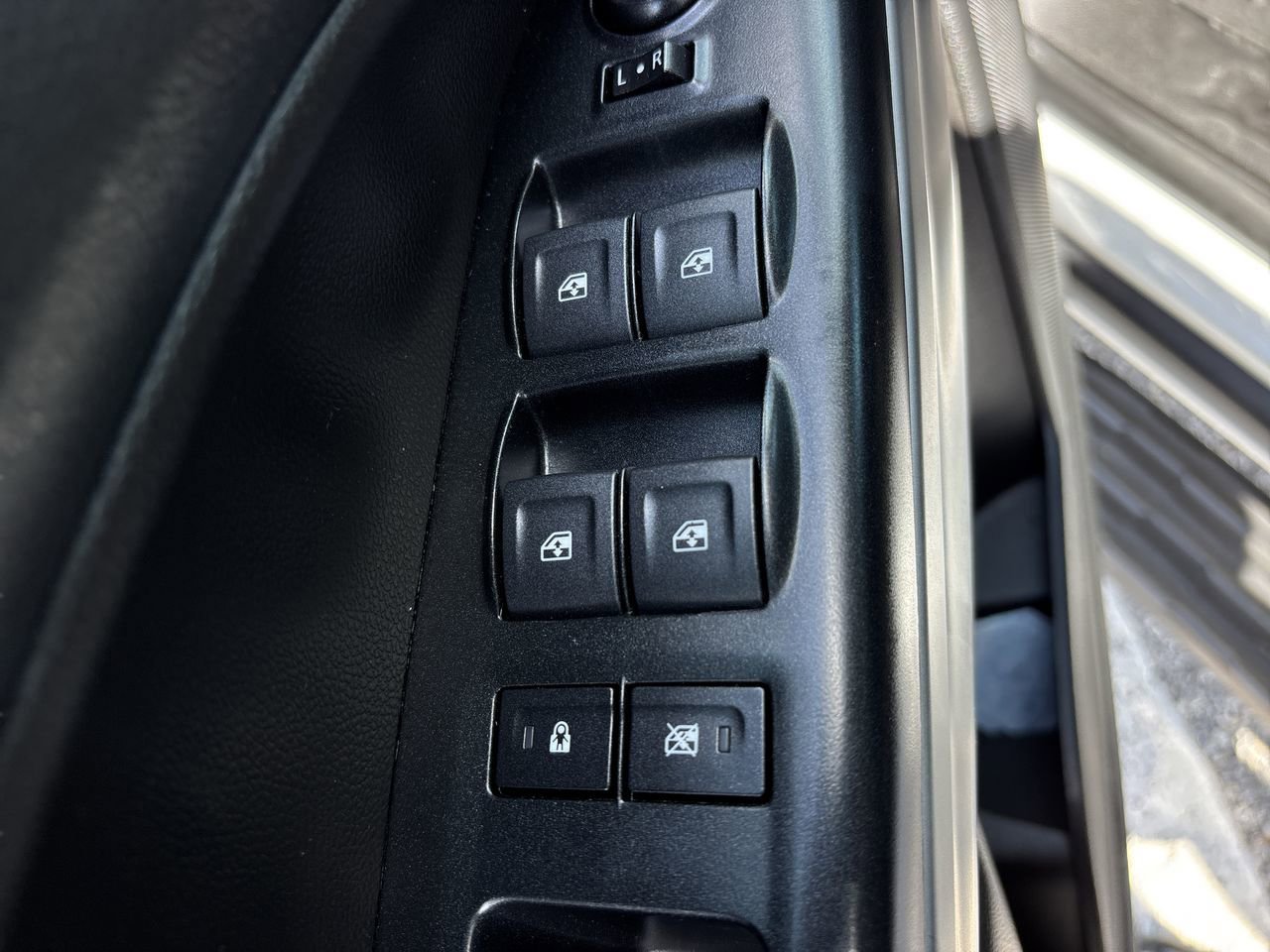 Used 2022 Chevrolet Colorado LT w/ LT Convenience Package image 16