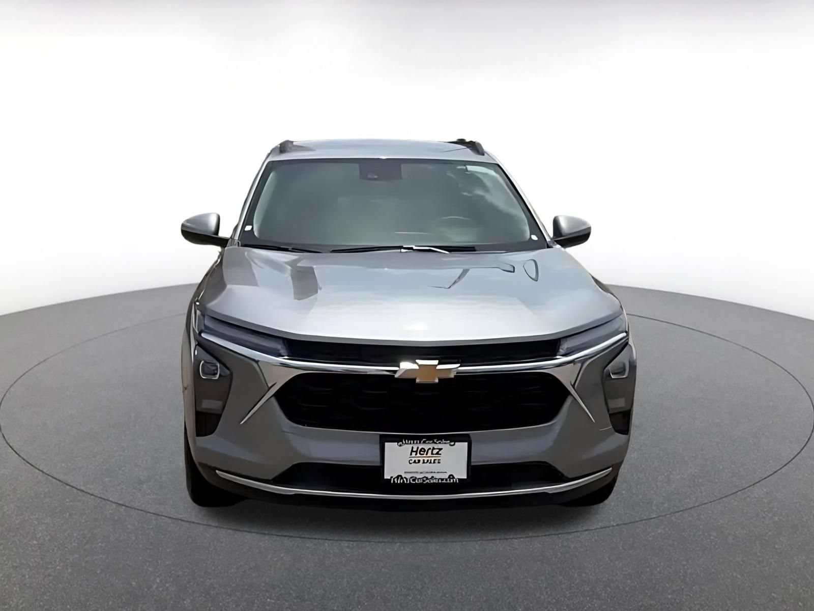 Used 2025 Chevrolet Trax LT FWD image 4