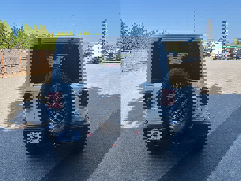 Used 2024 Jeep Wrangler Sahara image 7