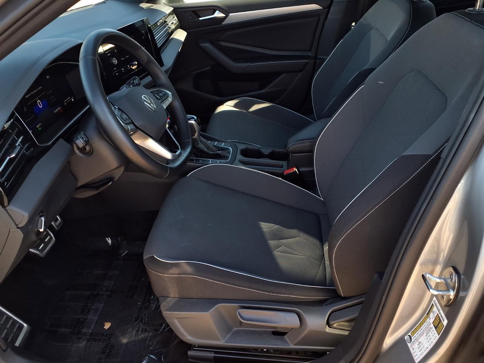 Certified 2025 Volkswagen Jetta Sport FWD image 18