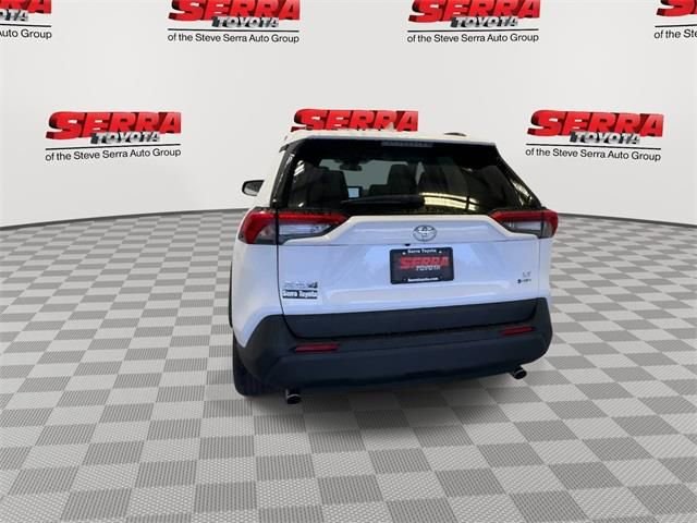 Used 2025 Toyota RAV4 LE AWD/4WD image 8