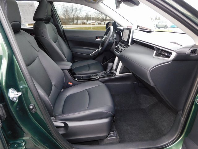 Used 2025 Toyota Corolla Cross XLE w/ Convenience Package image 17