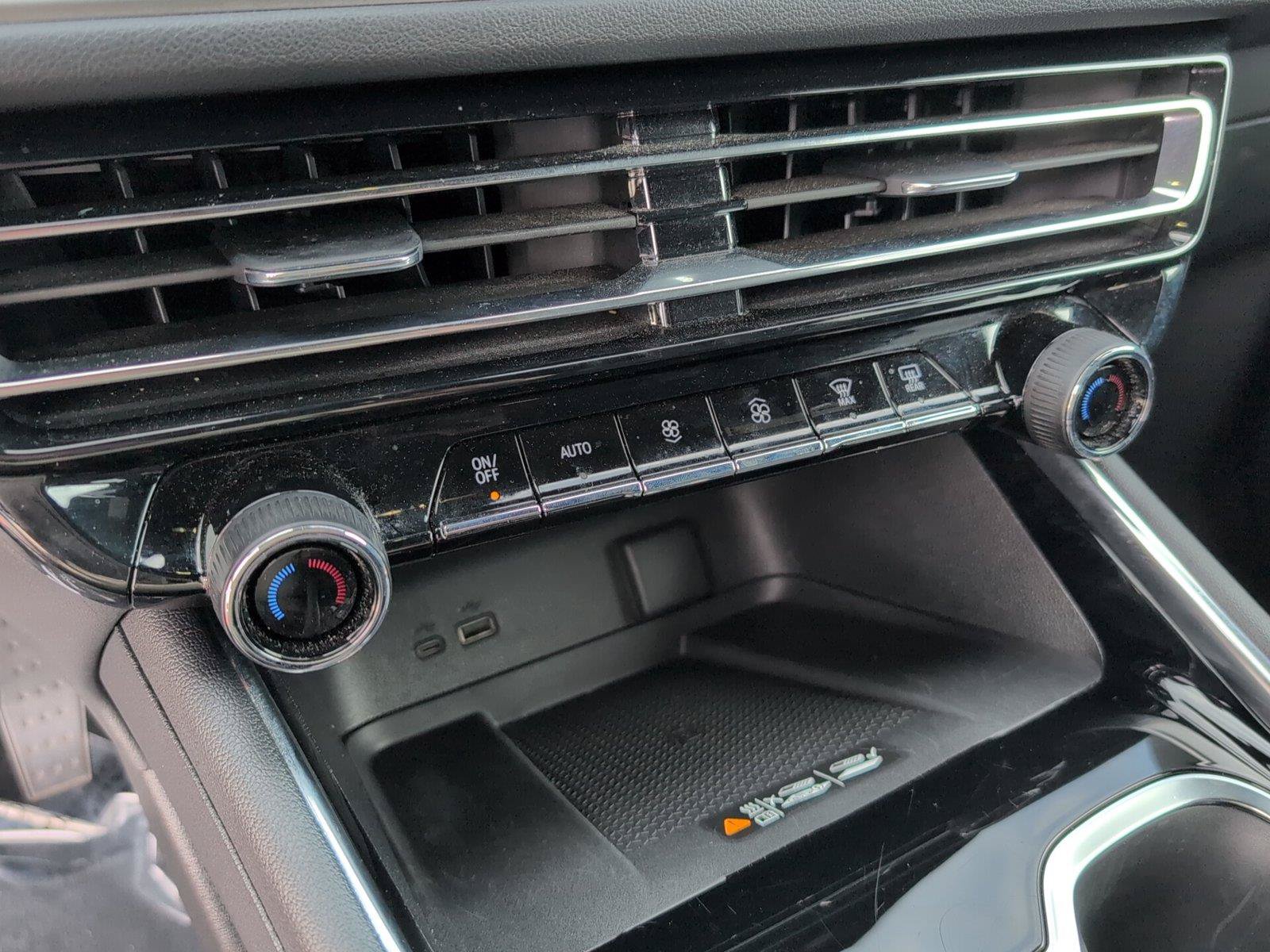 Certified 2025 Chevrolet Traverse LT FWD image 19
