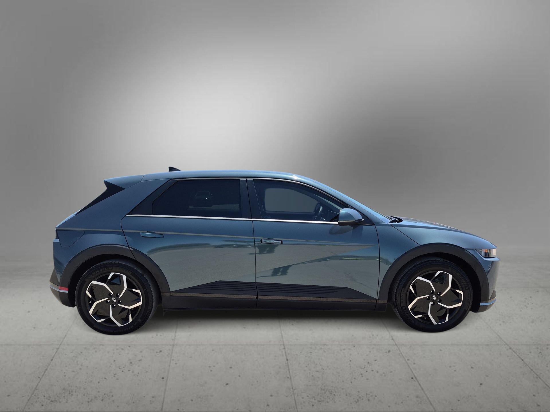 Certified 2024 Hyundai Ioniq 5 SEL RWD image 9